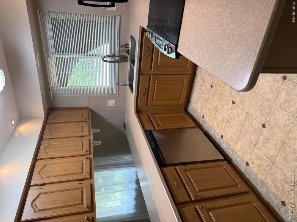 5050 Winewood Lane Commerce Charter Township, MI 48382