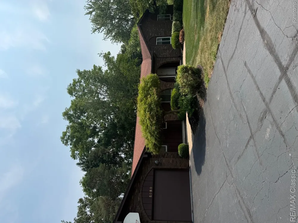 5050 Winewood Lane Commerce Charter Township, MI 48382
