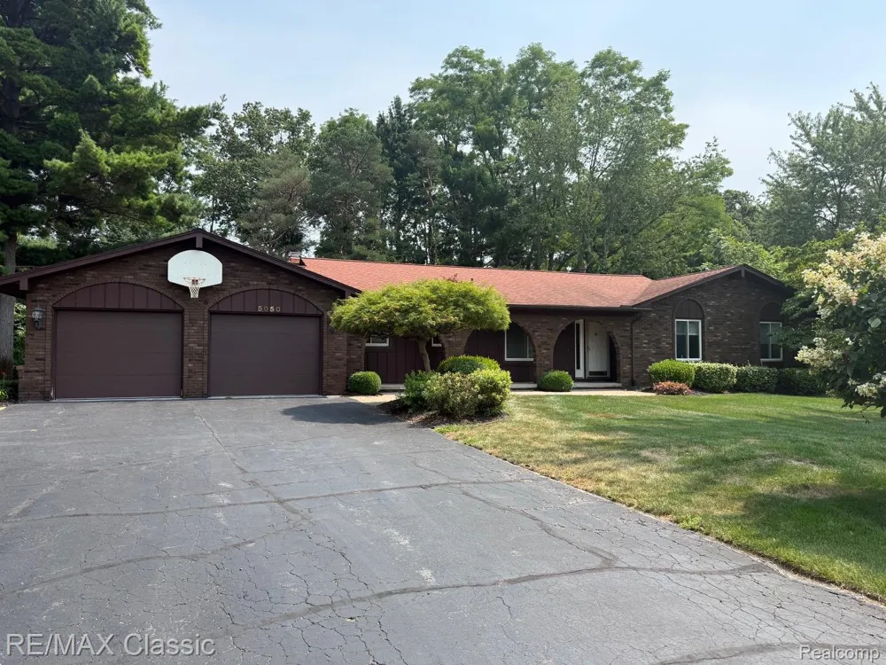 5050 Winewood Lane Commerce Charter Township, MI 48382