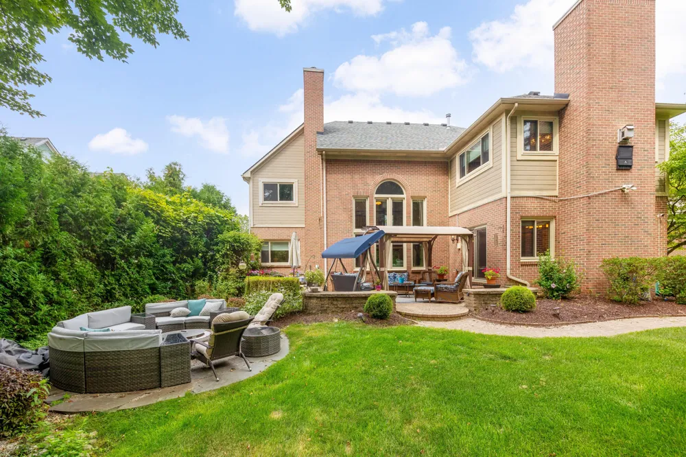 2280 Ivy Hill Drive Commerce Charter Township, MI 48382