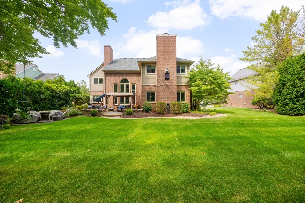 2280 Ivy Hill Drive Commerce Charter Township, MI 48382