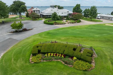 387 St Andrews Drive