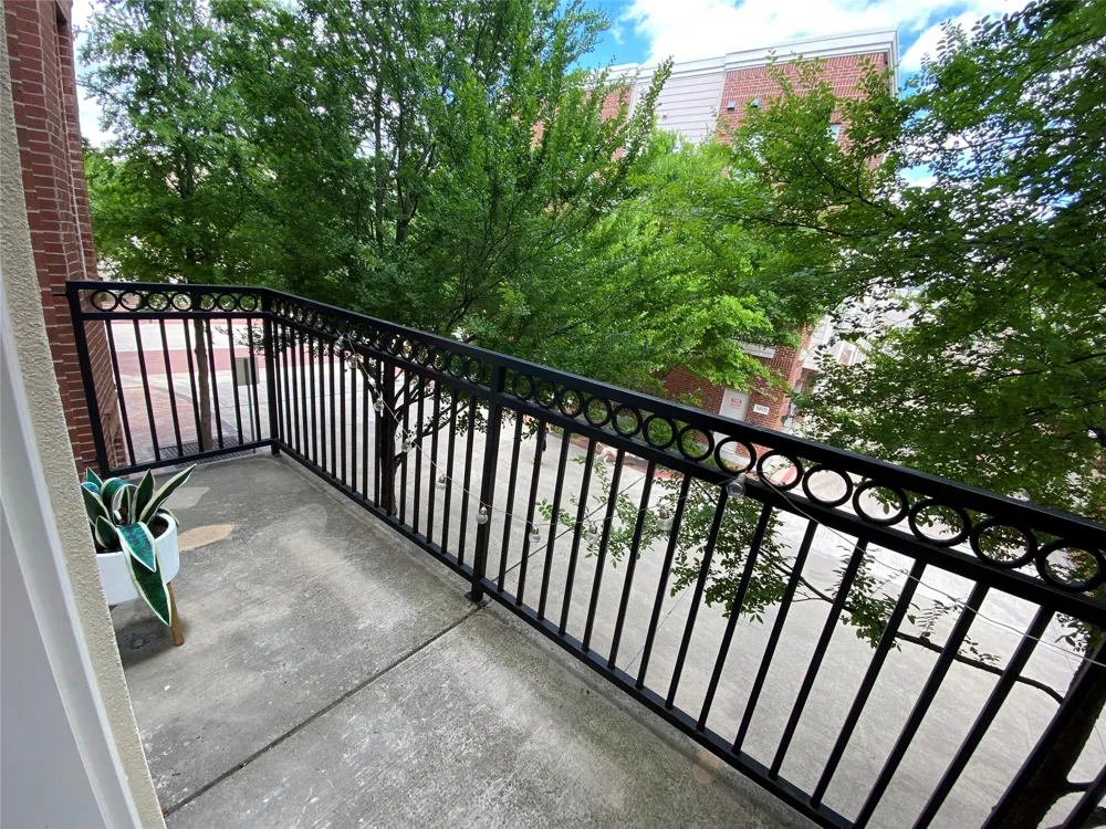 15831 Breedlove Place #118 Addison, TX 75001