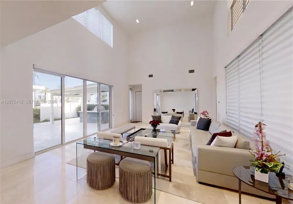 10229 NW 74th Ter Doral, FL 33178