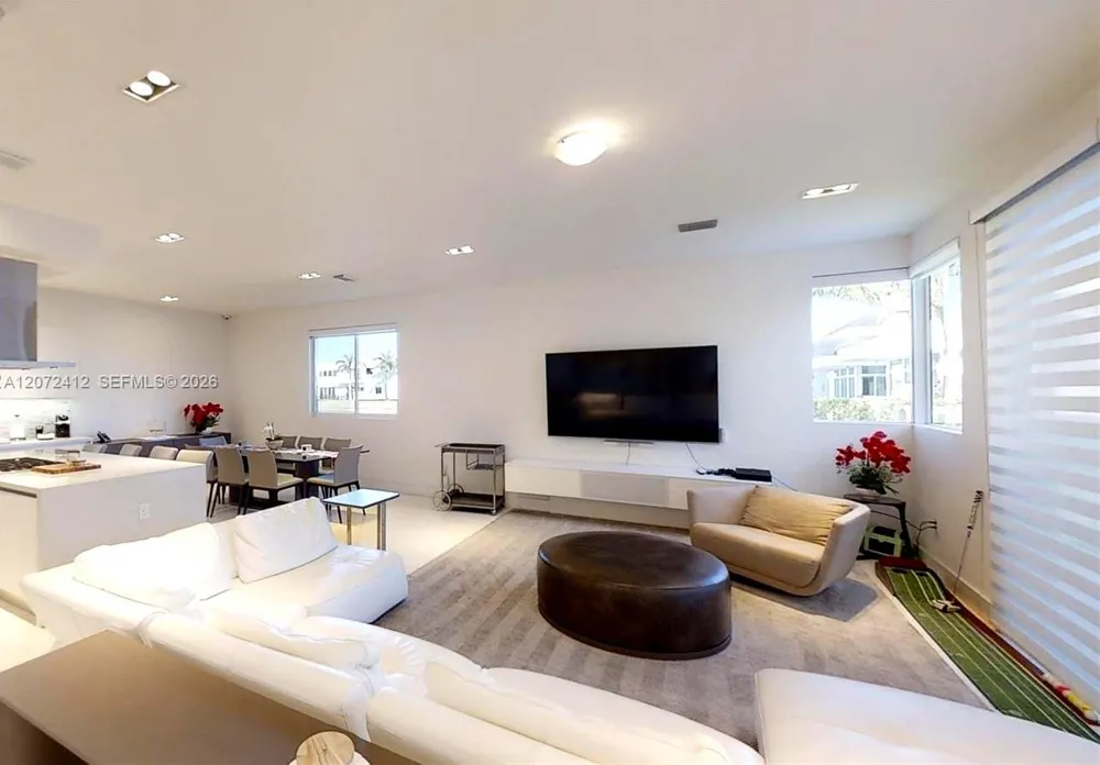 10229 NW 74th Ter Doral, FL 33178