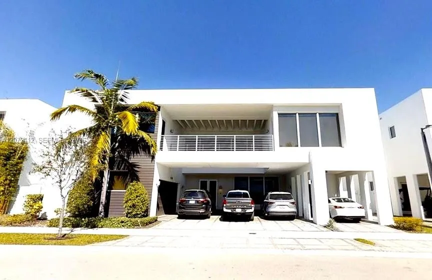 10229 NW 74th Ter Doral, FL 33178
