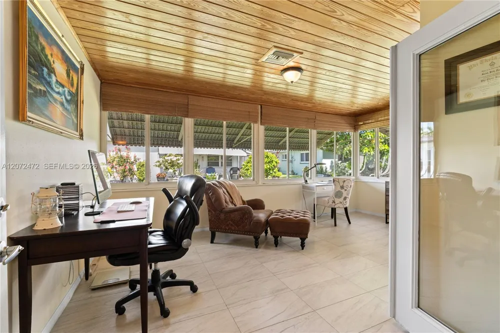 5713 NW 68th Ter Tamarac, FL 33321