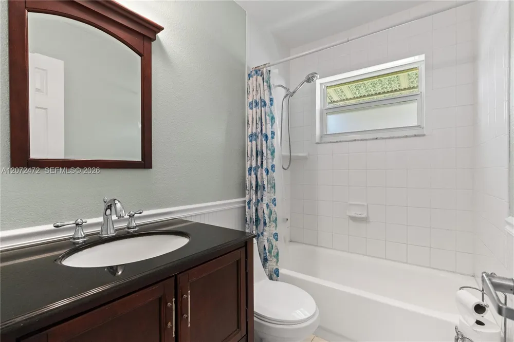 5713 NW 68th Ter Tamarac, FL 33321