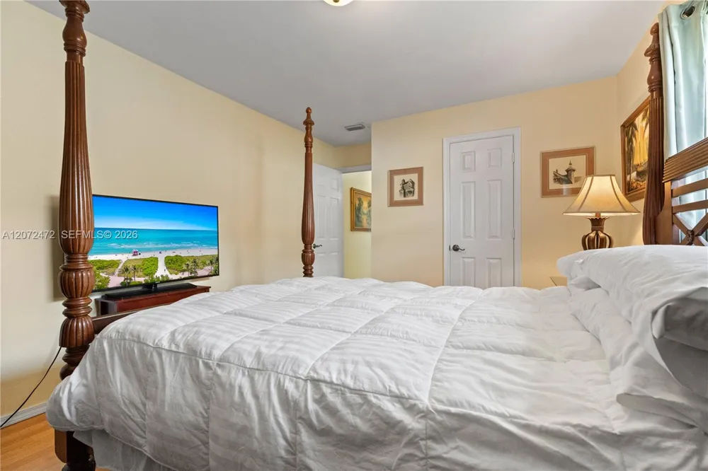 5713 NW 68th Ter Tamarac, FL 33321