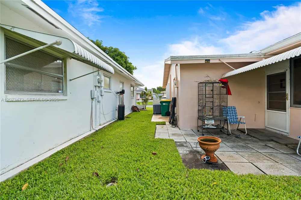 5713 NW 68th Ter Tamarac, FL 33321