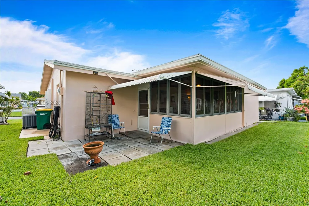 5713 NW 68th Ter Tamarac, FL 33321