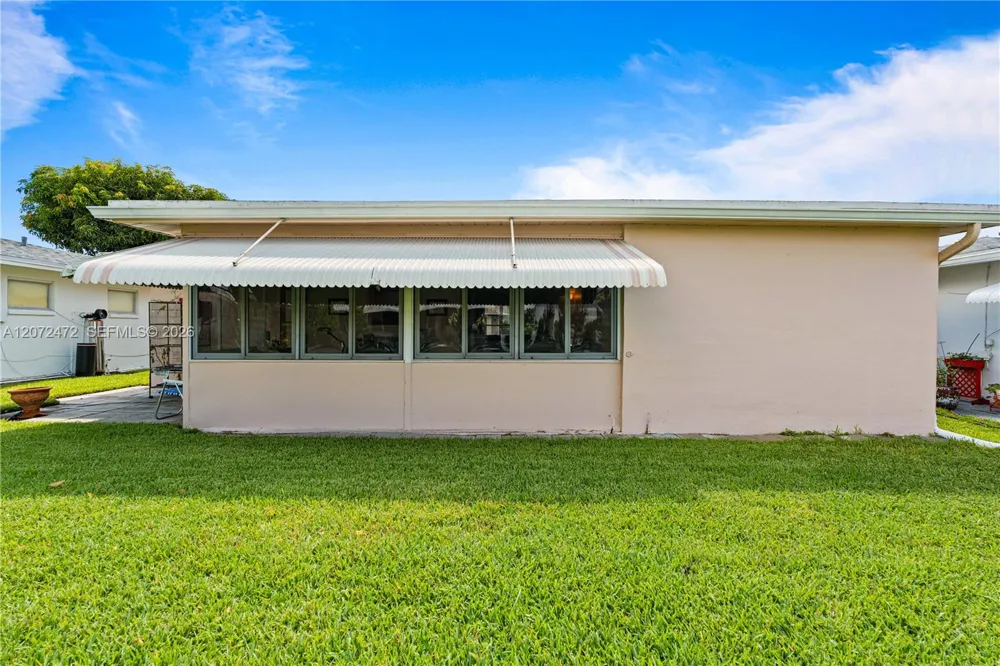 5713 NW 68th Ter Tamarac, FL 33321