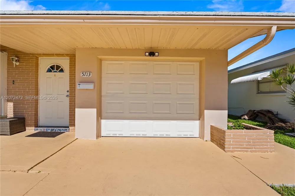 5713 NW 68th Ter Tamarac, FL 33321