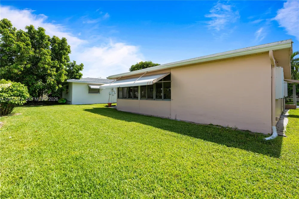 5713 NW 68th Ter Tamarac, FL 33321