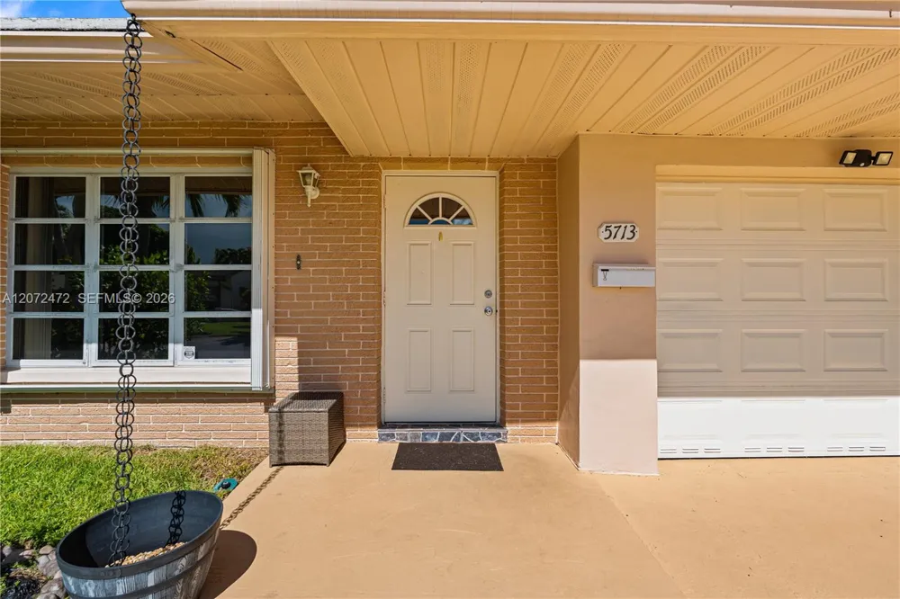 5713 NW 68th Ter Tamarac, FL 33321