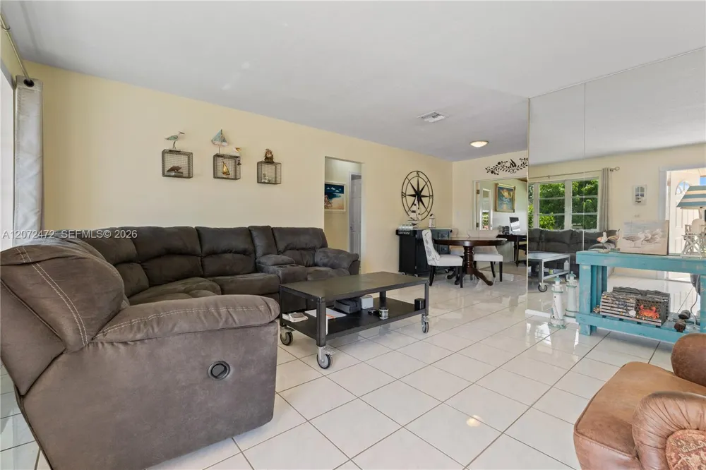 5713 NW 68th Ter Tamarac, FL 33321
