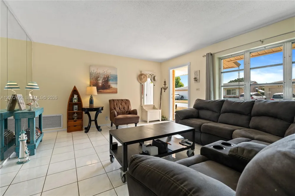 5713 NW 68th Ter Tamarac, FL 33321