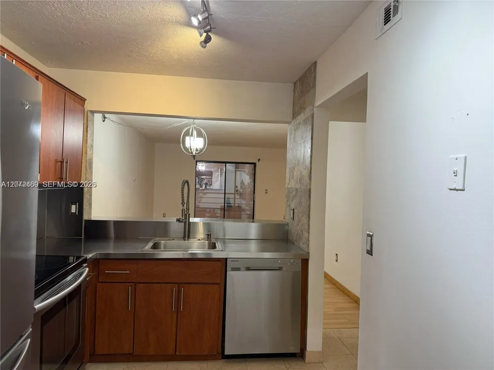 20800 NE 8th Ct #206-17 Miami, FL 33179