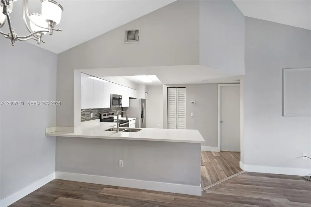 18840 NW 57th Ave #306 Hialeah, FL 33015