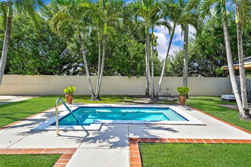 18840 NW 57th Ave #306 Hialeah, FL 33015