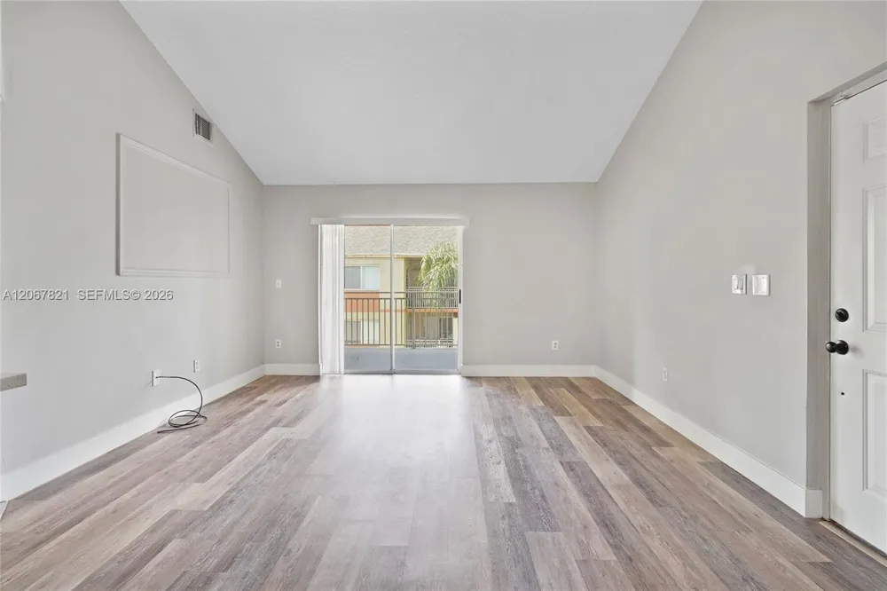 18840 NW 57th Ave #306 Hialeah, FL 33015