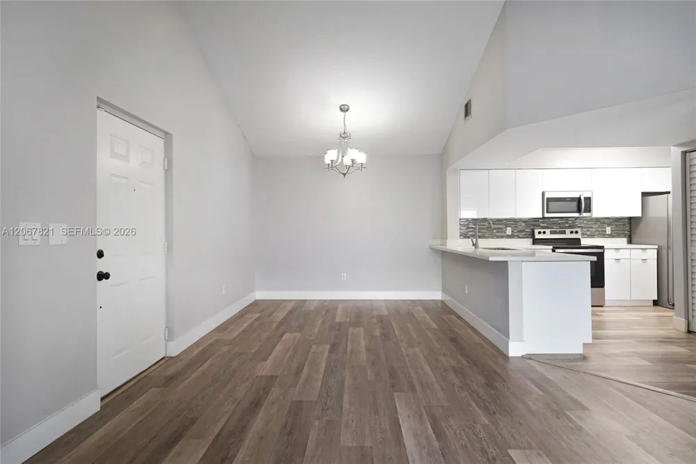 18840 NW 57th Ave #306 Hialeah, FL 33015