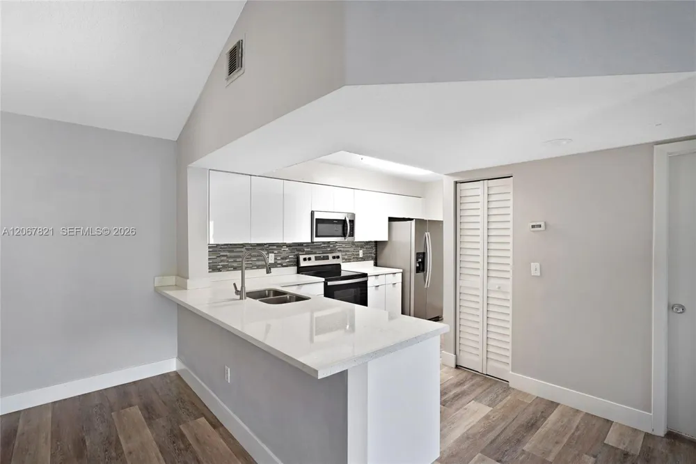 18840 NW 57th Ave #306 Hialeah, FL 33015