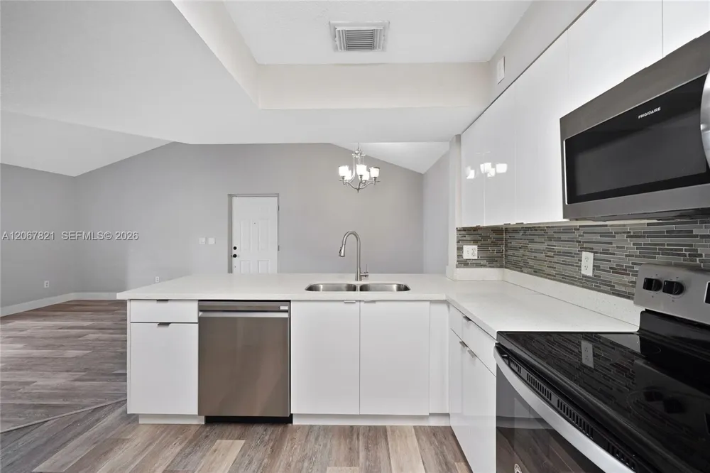 18840 NW 57th Ave #306 Hialeah, FL 33015