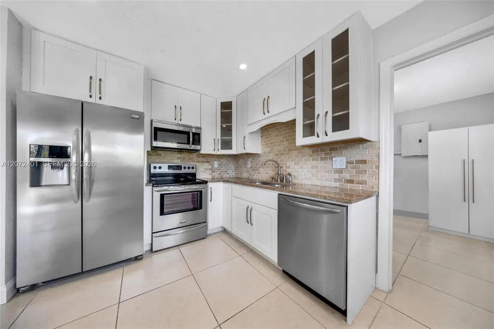 8801 SW 17th St Miami, FL 33165