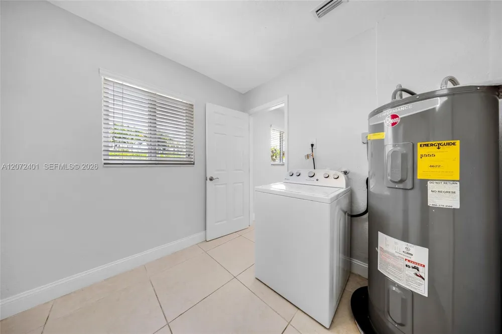 8801 SW 17th St Miami, FL 33165