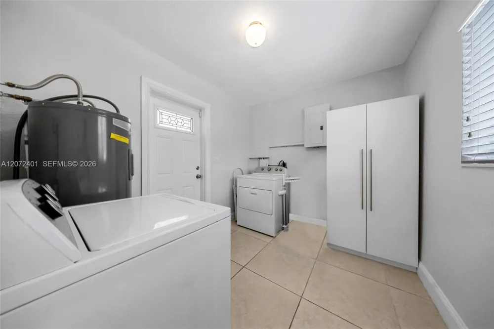 8801 SW 17th St Miami, FL 33165