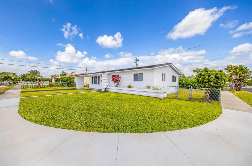 8801 SW 17th St Miami, FL 33165