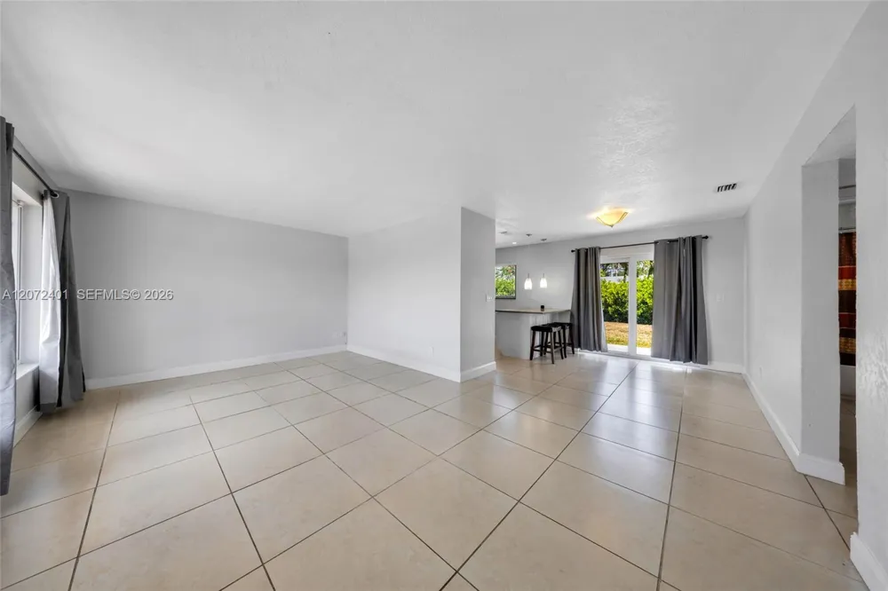 8801 SW 17th St Miami, FL 33165