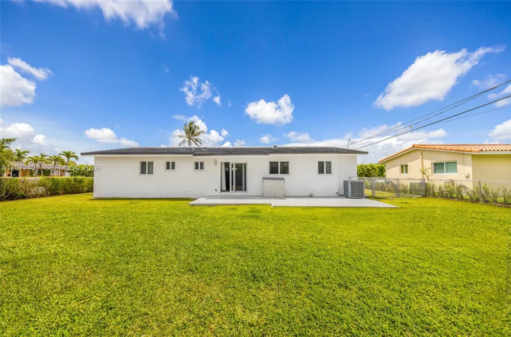 8801 SW 17th St Miami, FL 33165