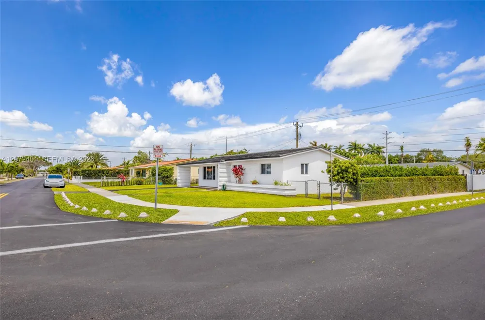 8801 SW 17th St Miami, FL 33165