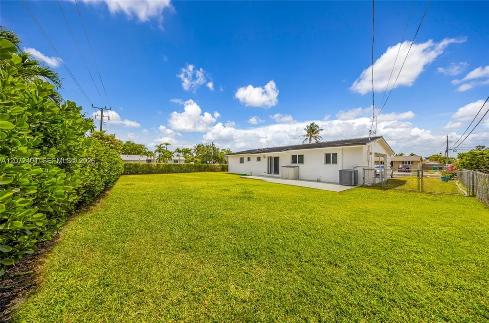 8801 SW 17th St Miami, FL 33165