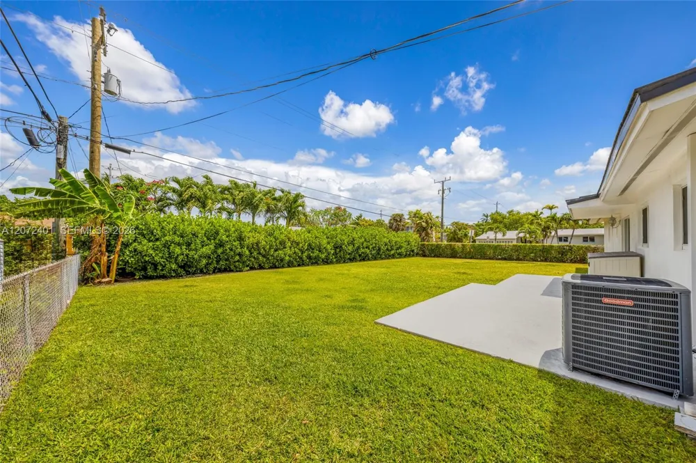 8801 SW 17th St Miami, FL 33165