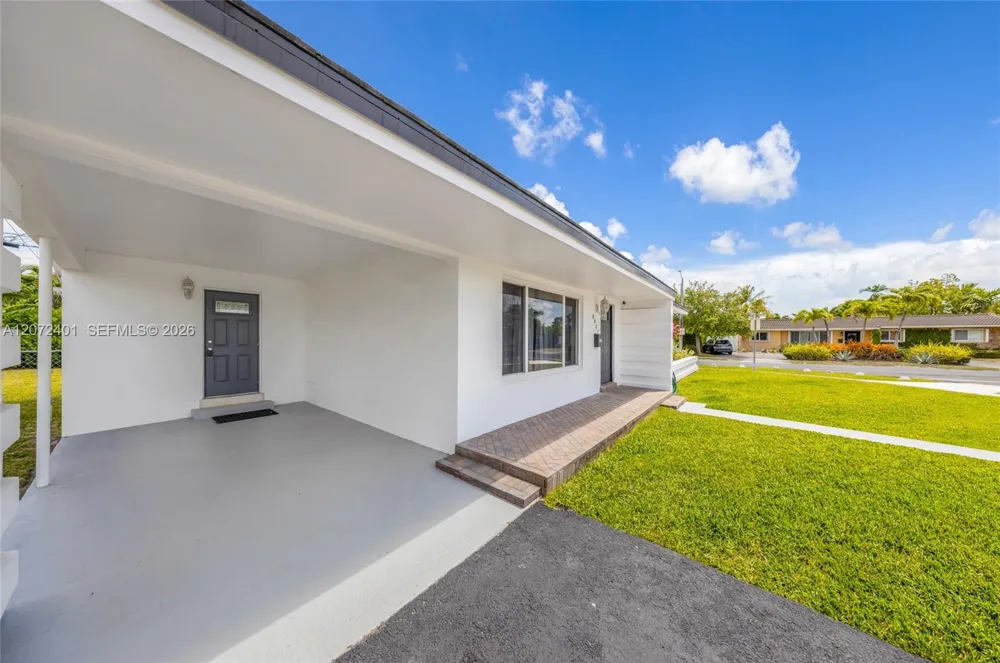 8801 SW 17th St Miami, FL 33165
