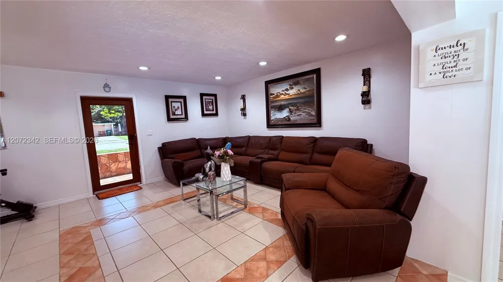 9601 SW 183rd St Palmetto Bay, FL 33157
