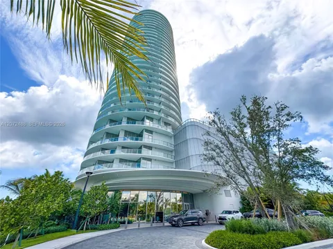 2411 LAGUNA CIRCLE #809