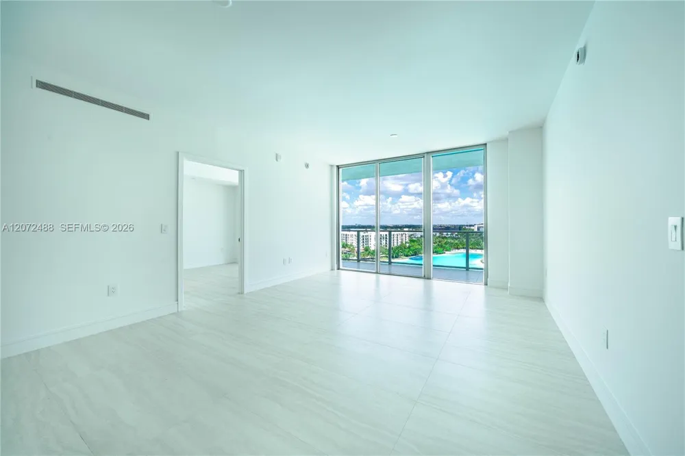 2411 LAGUNA CIRCLE #809 North Miami, FL 33181