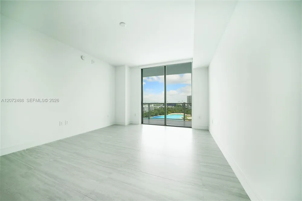2411 LAGUNA CIRCLE #809 North Miami, FL 33181