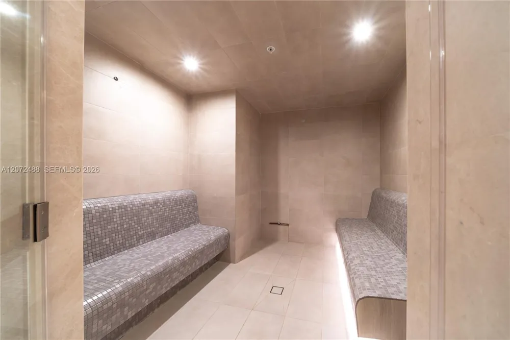 2411 LAGUNA CIRCLE #809 North Miami, FL 33181