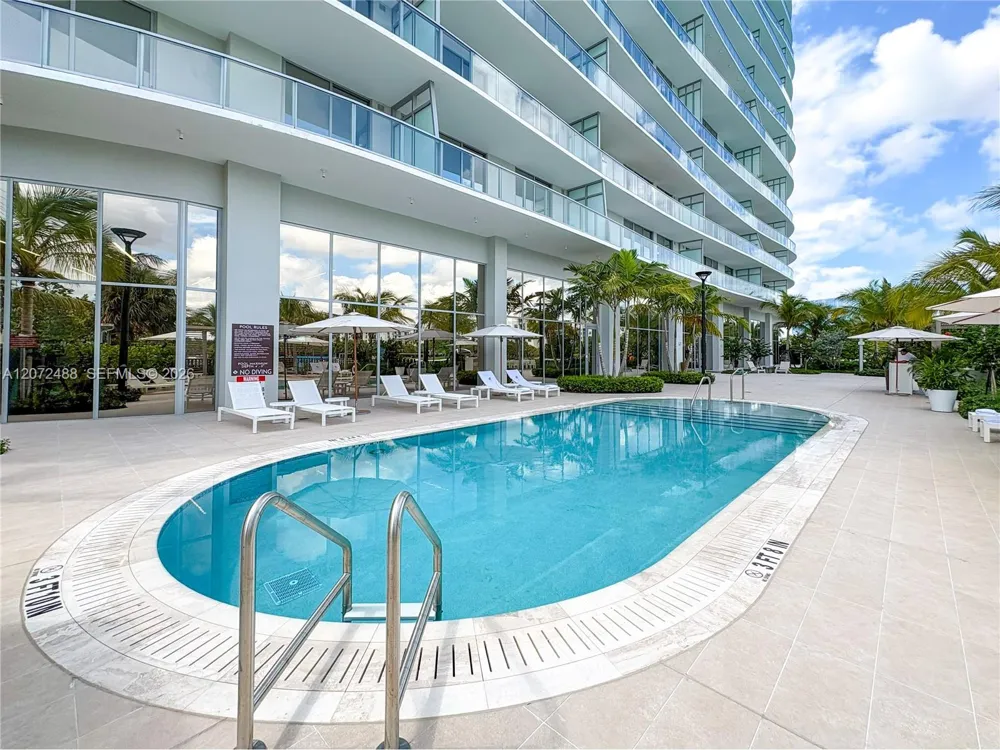 2411 LAGUNA CIRCLE #809 North Miami, FL 33181