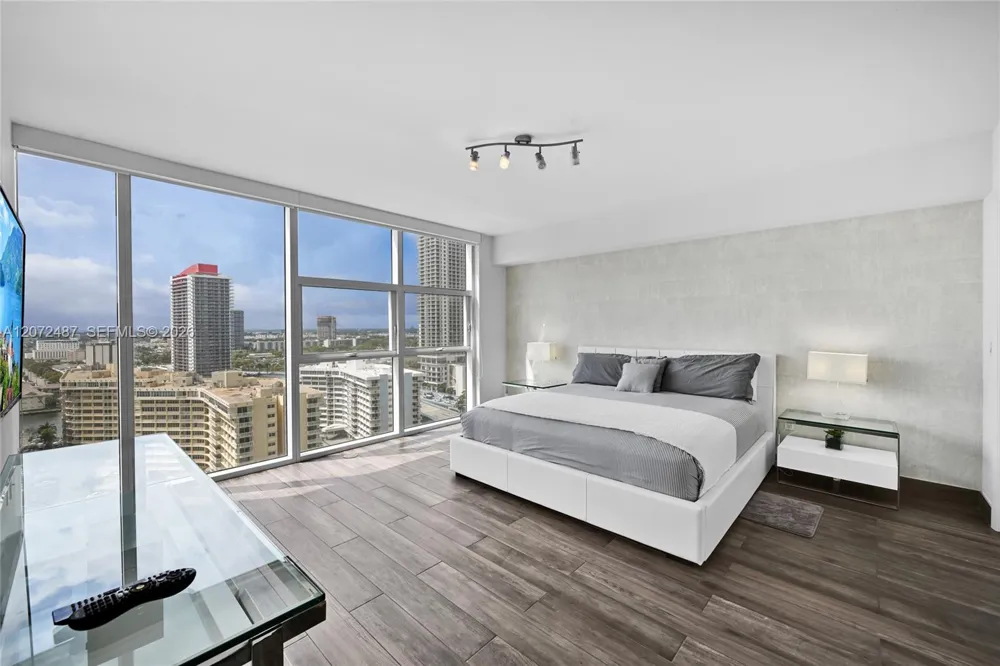 1830 S Ocean Dr #1907 Hallandale Beach, FL 33009