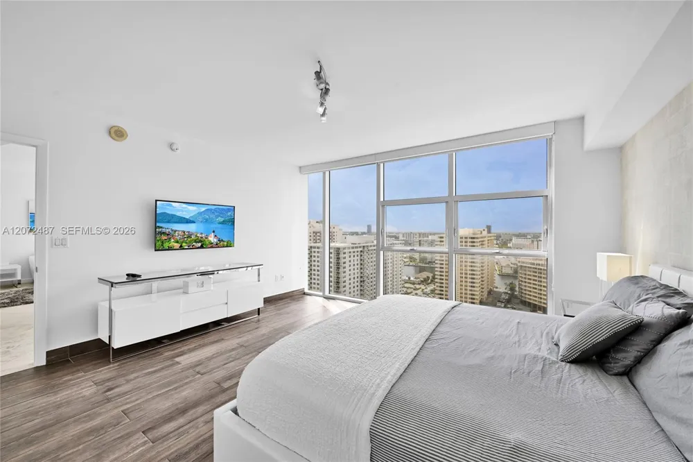 1830 S Ocean Dr #1907 Hallandale Beach, FL 33009