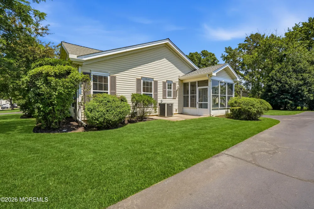 83 Jadelawns Drive Lakewood, NJ 08701