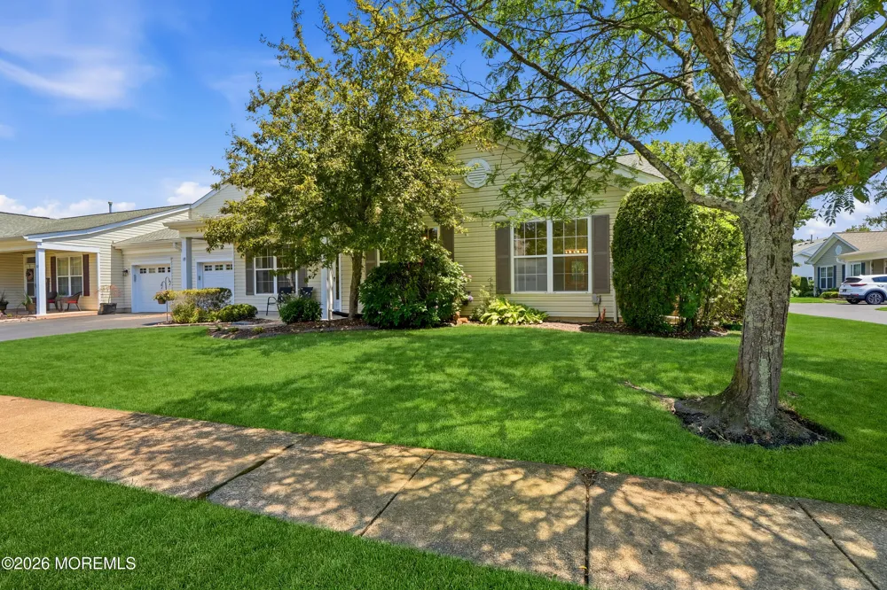 83 Jadelawns Drive Lakewood, NJ 08701