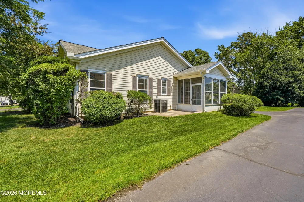 83 Jadelawns Drive Lakewood, NJ 08701