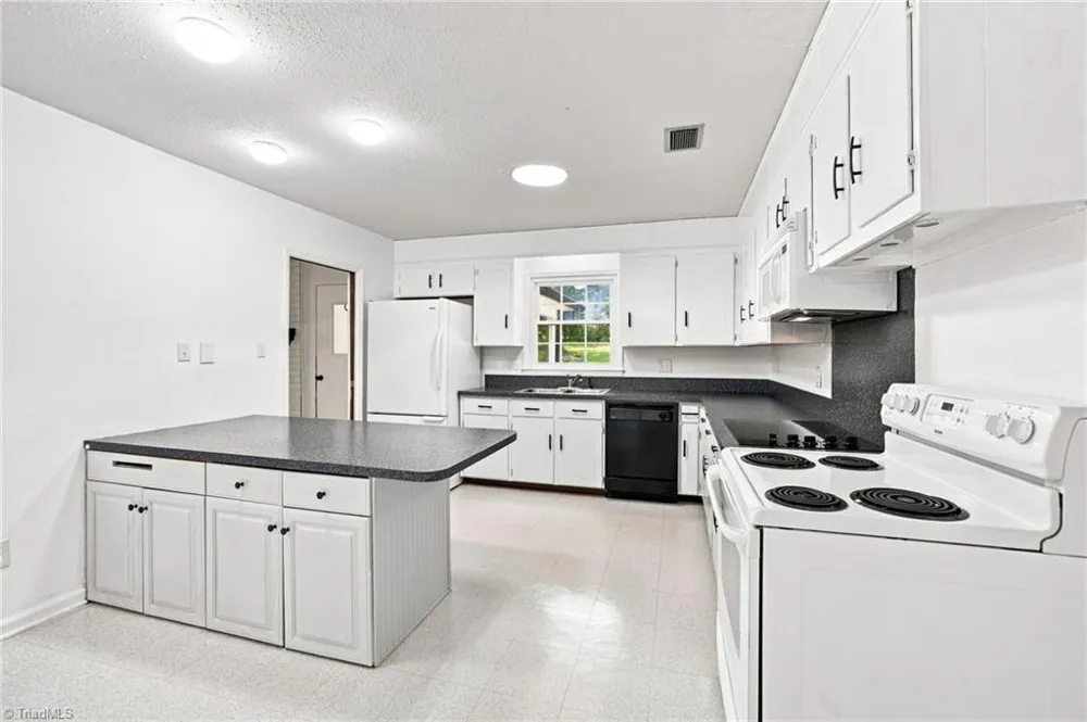 1045 S Magnolia Street Mooresville, NC 28115